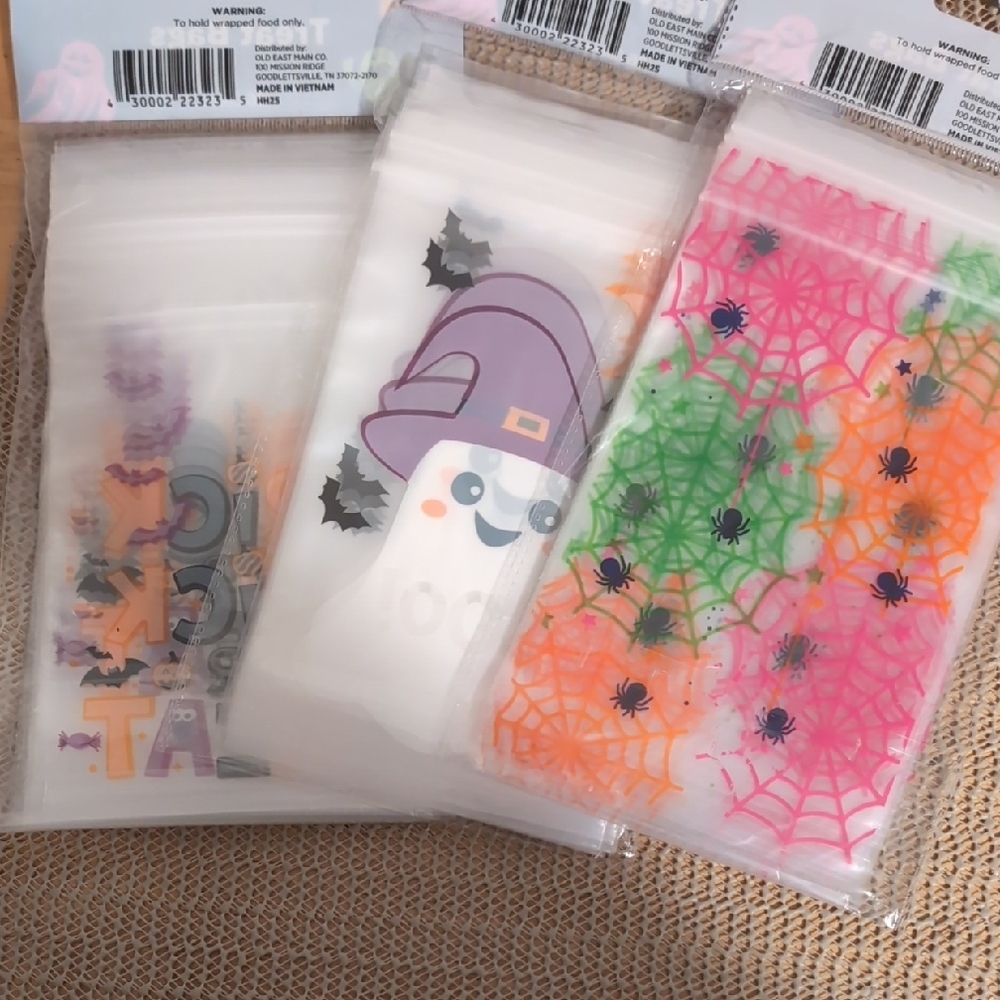 Pick 1 Halloween Treat Bags 26 Count New - Picture 2 of 3